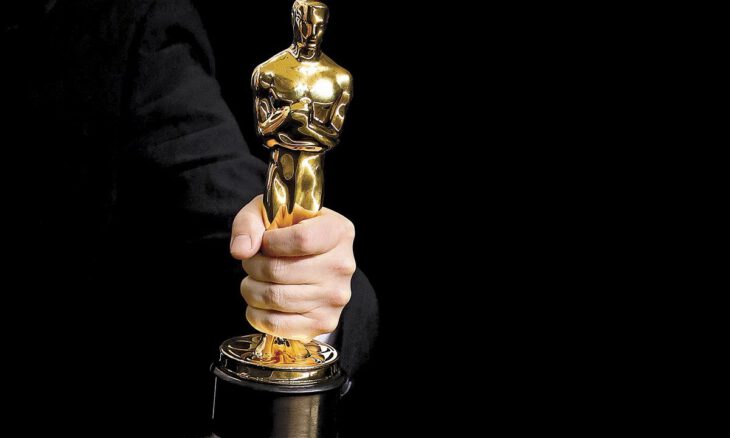 HOLLYWOOD, CA - MARCH 04: (EDITORS NOTE: Image has been digitally retouched) Academy Award winner´s hand holding an Oscar statue in the press room during the 90th Annual Academy Awards at Hollywood & Highland Center on March 4, 2018 in Hollywood, California.  (Photo by Kurt Krieger/Corbis via Getty Images)