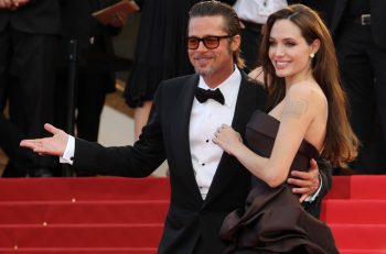 (KIKA) - CANNES - Dopo la premiere di Tree of life, Brad Pitt e la compagna Angelina Jolie hanno cenato al ristorante l'Affable. Qui nelle immagini i due divi di Hollywood escono dal locale dove ad attenderli c'erano decine e decine di fan e fotografi, anche se si sono limitati a sorrisi e cenni di mano.