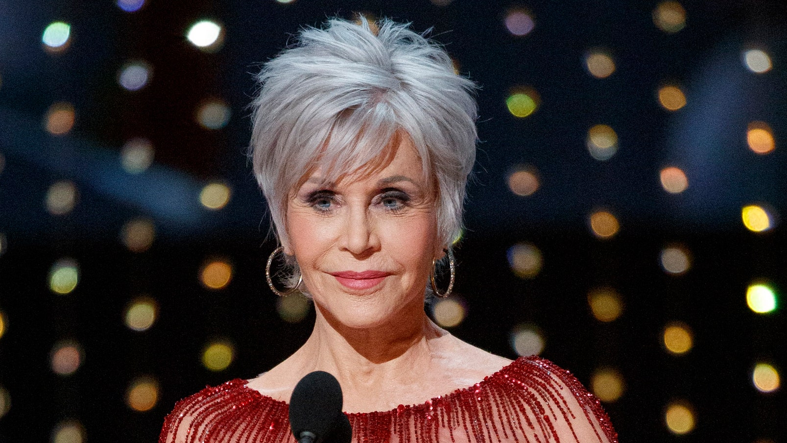 Jane Fonda animó a las personas a votar con una clase de deporte a sus