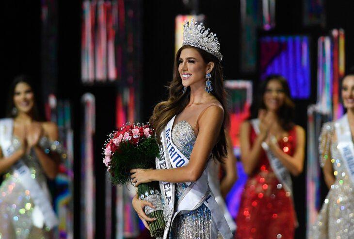 Miss Distrito Capital Diana Silva tras ser coronada como Miss Venezuela en Caracas, Venezuela, el 17 de noviembre de 2022. (Foto AP/Matias Delacroix)